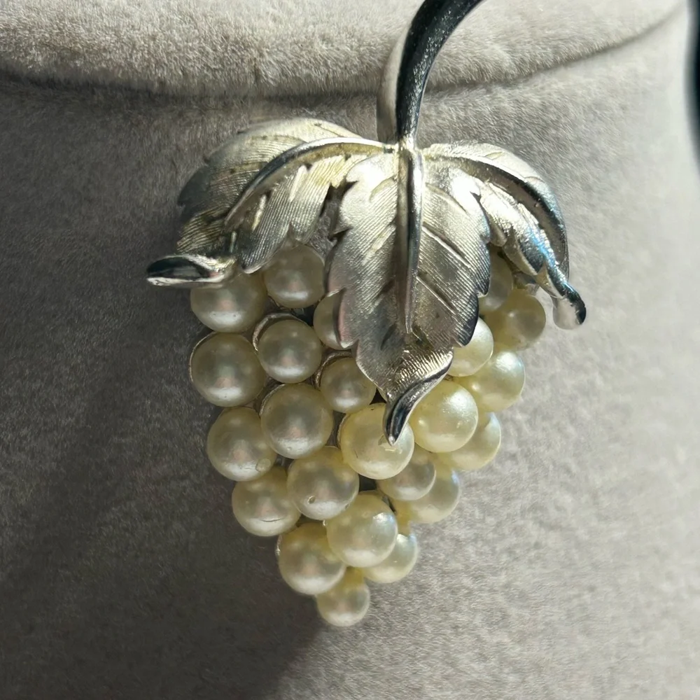 Crown Trifari elegant grape